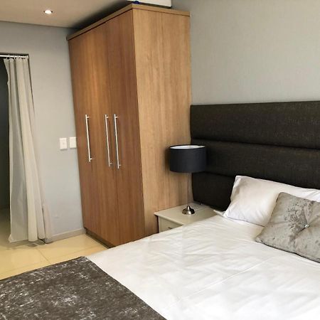 Infinity Self Catering Apartments ブロウベルフストランド エクステリア 写真